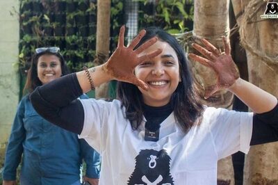 Actress Anupama Gowda Visits Bannerghatta Bear Rescue Centre; Pics Go Viral