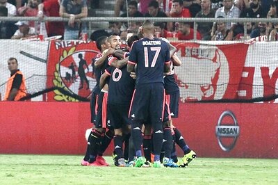 Barcelona draw at Roma, Bayern Munich and Chelsea win Champions League openers