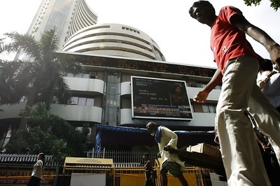 Sensex Suffers More Losses, Down 148 pts on Global Cues