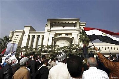 Egypt's top court shuts down, blames protesters