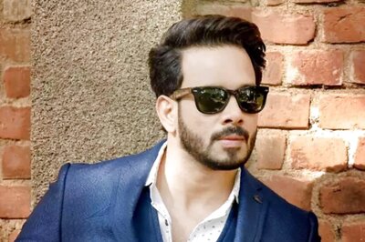 Arya Unveils First look Poster Of Bharath And Janani's Munnarivaan