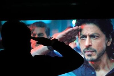 SRK Fan Salutes 'Pathaan' on Screen at Theatre, Here's the Story Behind the Viral Photo
