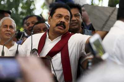 Sri Lanka Parliament Plugs Cash Flow to Rajapaksa's Office and ‘Rogue’ Govt