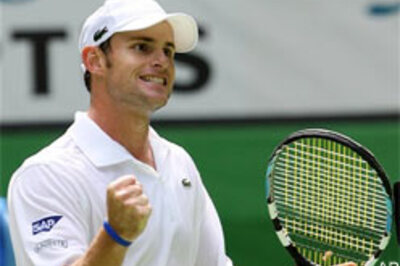 Federer, Roddick continue win march