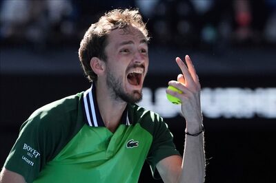 Australian Open: Daniil Medvedev Through to Quarters, Linda Noskova Advances