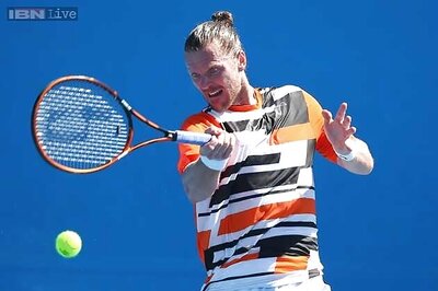 Querrey upset in opening round at Memphis