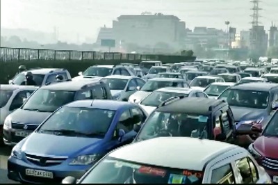 Delhi Sees Huge Traffic Jams After Diversions Created at Akshardham, Four Metro Stations Closed
