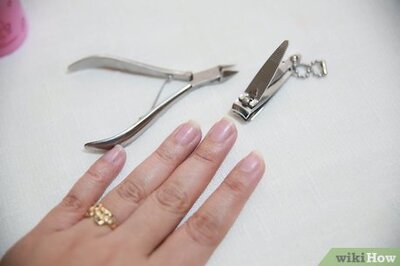 How to Do Glitter Cuticles