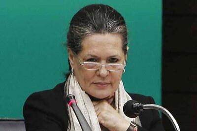 Sonia hopes for suitable outcome to Lankan issue