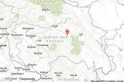 Setback to Mirwaiz Farooq as former aide, 12 others join Congress