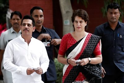 'I'm Proud of You': Robert Vadra Tweets Support for Wife Priyanka Gandhi After 'Manhandling' by UP Cops