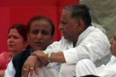 Mulayam convenes emergency meeting