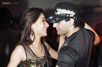 Actress Sara Khan's vehicle overturns, no casualties