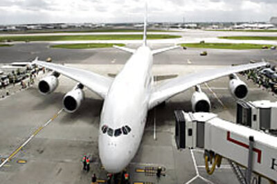 Airbus A380 runs into an air pocket