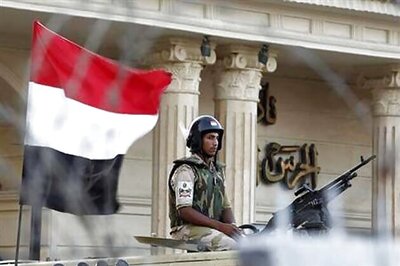 Egypt PM dispute stalls government, Islamists call more protests