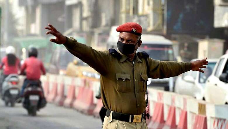 Bihar Police Finds Unique Way of Fining Traffic Violators; Offers Helmet, Insurance Instead of Challan