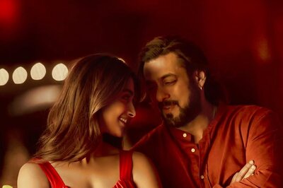 Salman Khan Says 'Fall In Love With Falling In Love' As He Croons Jee Rahe The Hum From Kisi Ka Bhai Kisi Ki Jaan