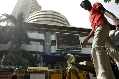 Sensex Tanks 207 Points to Hit 3-Week Low on Global Growth Woes