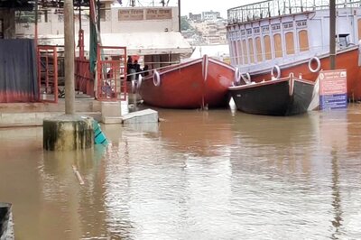 In Varanasi, Lanes Turn Into Cremation Grounds After Ghats Flooded