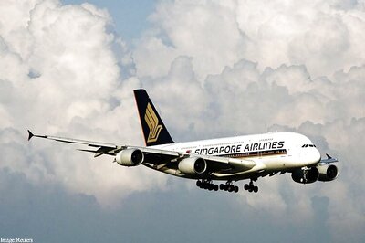 Singapore Airlines plane loses power, plunges 13,000 feet with 194 on board