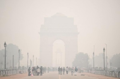 Delhi's Air Quality Remains 'Very Poor', Likely to Enter 'Severe' Zone on Diwali Night