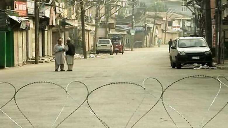 Clashes mar Eid celebrations in Kashmir, Pakistani flags waived