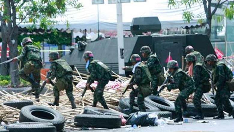 Thai Red Shirts end protests, will surrender