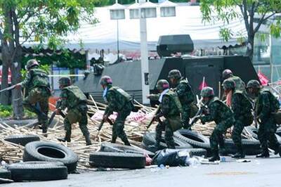 Thai Red Shirts end protests, will surrender