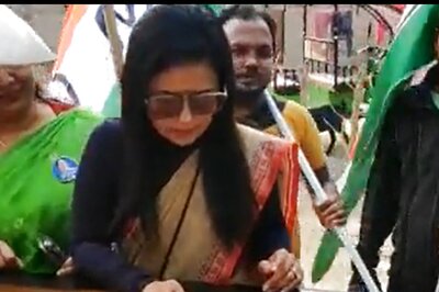 WATCH: Trinamool Congress Leader Mahua Moitra is a Carrom Pro, Here's Proof