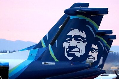 US Grounds Some Boeing MAX Jetliners for Safety Checks after a Plane Suffers Window Blowout