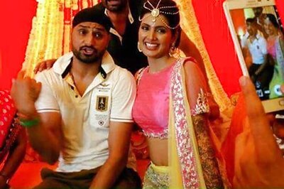Snapshot: Harbhajan Singh joins Geeta Basra on her mehendi ceremony