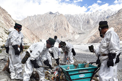 Soldiers Take up Broom on World's Highest Battlefield Siachen Glacier