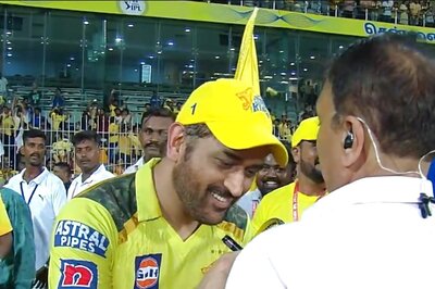 From Gavaskar Wanting MS Dhoni's Autograph to Fans Touching His Feet: 7 Videos Show Why CSK Captain is a 'Legend'