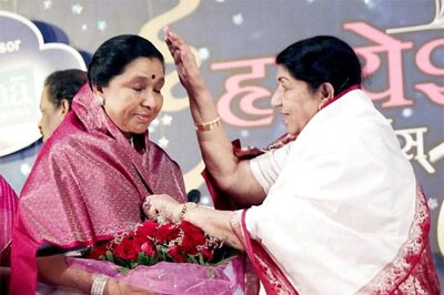 Asha Bhosle Donates Money to Li'l Champs Contestants