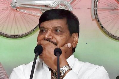 All's Well in Yadav Clan Again? Speculations of Shivpal's Return Rife as UP Speaker Allows SP to Withdraw Disqualification Plea