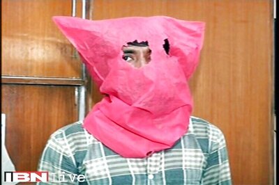 Serial rapist-killer Ravinder slapped by lawyers at Delhi court