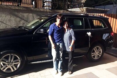 Farah Khan receives a brand new car from SRK as a gift