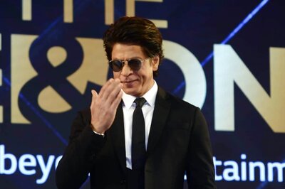 Shah Rukh Khan Looks Nothing Less Than Badshah In New Pics and Videos From Delhi Event
