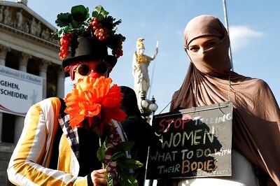 Swiss Canton Overwhelmingly Votes for 'Burqa Ban' in Public Spaces