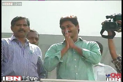 Jagan Reddy campaigns aggressively for united Andhra, meets CPM's Karat
