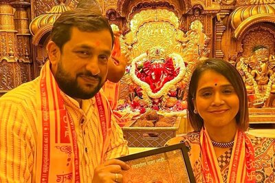 Blockbuster Marathi Film Dharmveer Team Visits Siddhivinayak Temple
