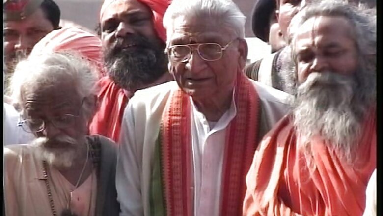 VHP leader Ashok Singhal dies after prolonged illness in a Gurgaon hospital