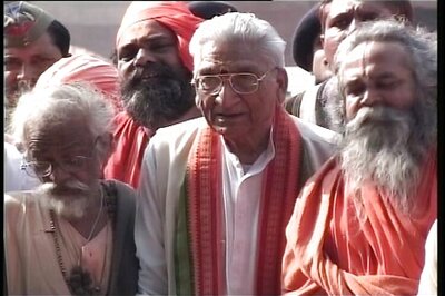 VHP leader Ashok Singhal dies after prolonged illness in a Gurgaon hospital