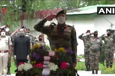 Soldier Killed in Handwara Encounter in Kashmir Cremated, Col Ashutosh Sharma's Funeral on Tuesday