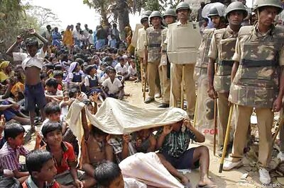 12 injured as police, anti-Posco activists clash