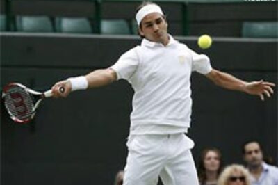 Federer has it easy against Safin