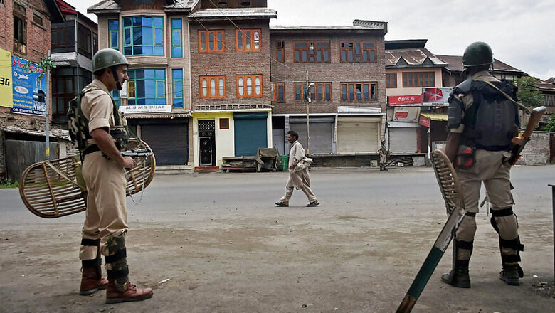 Over 3,300 Security Personnel Injured in Kashmir Violence