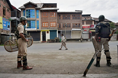 Over 3,300 Security Personnel Injured in Kashmir Violence