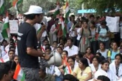 Docs threaten to halt services in Delhi