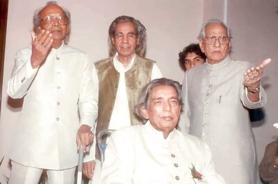 Shabana Azmi Remembers Majrooh Sultanpuri on Death Anniversary With Throwback Picture